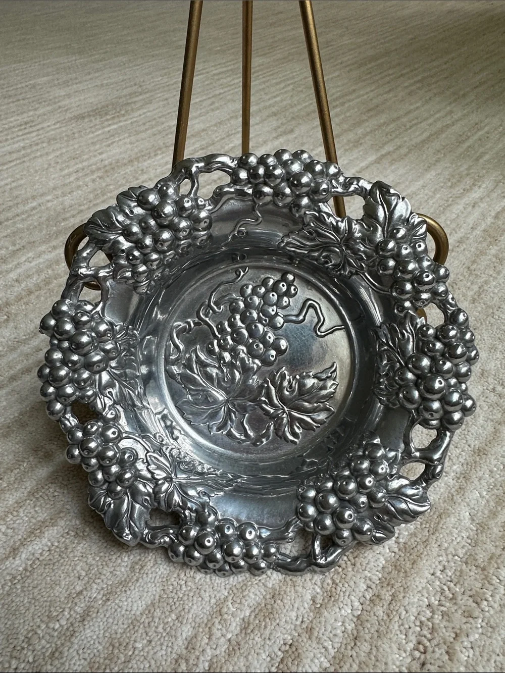 EUC Arthur Court Aluminum Grape Vine Design 6.5
